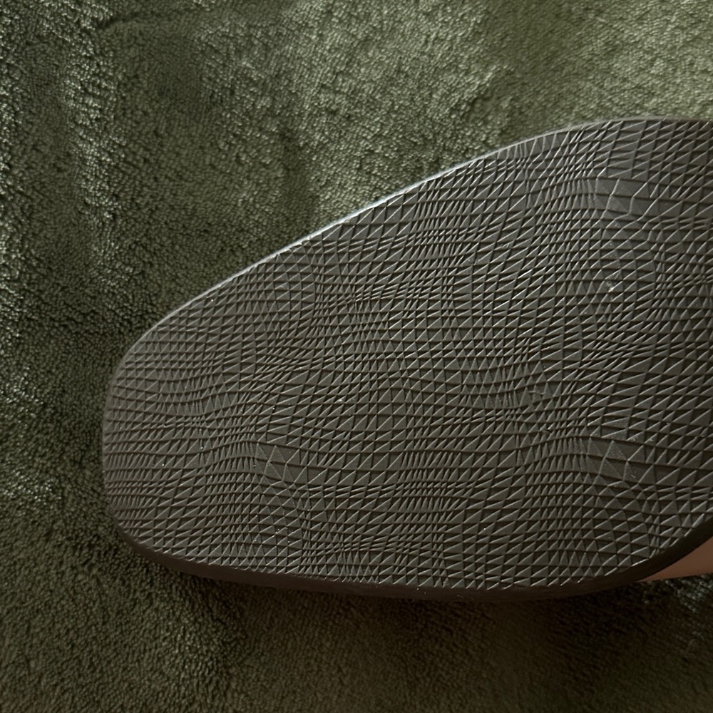 Elegant Pink Women's Shoes - Picture 3 of 9
